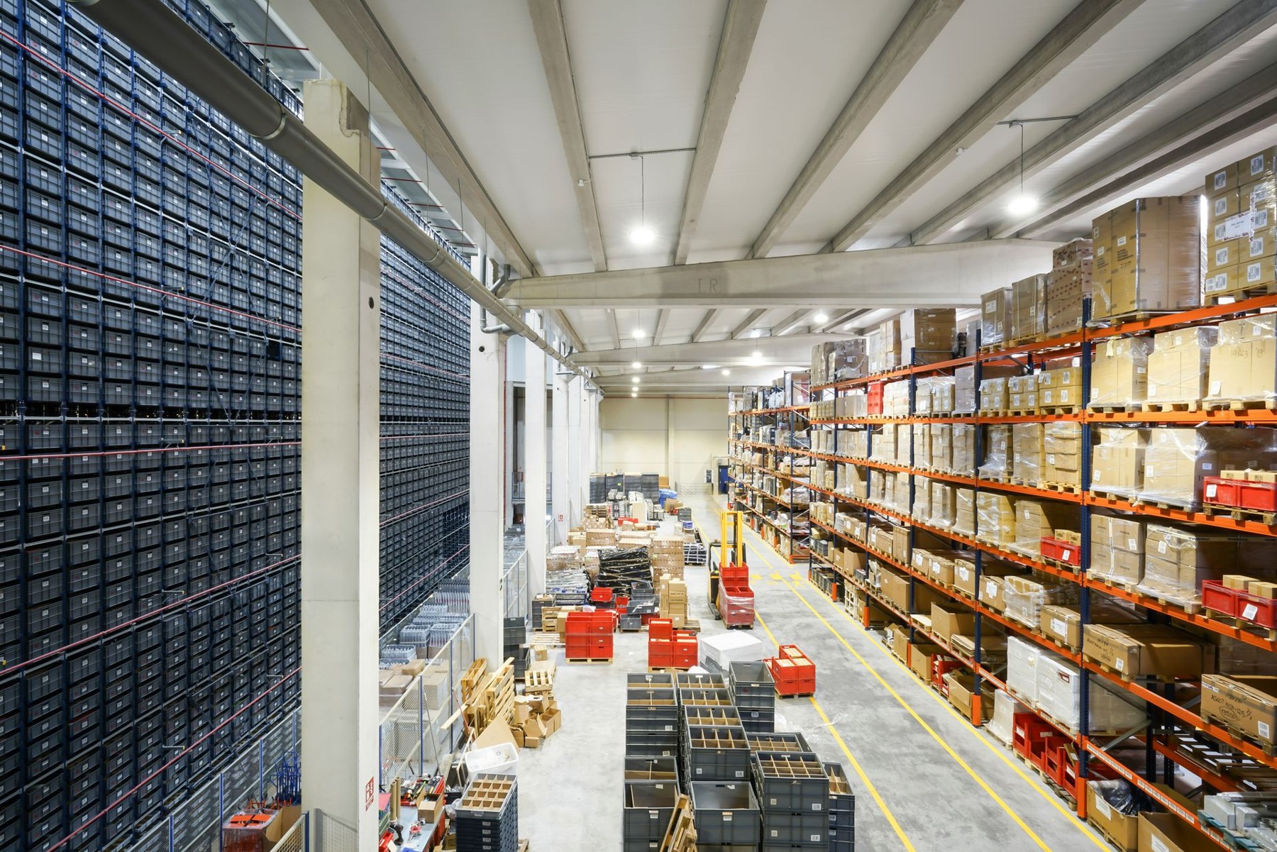 Shelves and inventory in a distribution warehouse